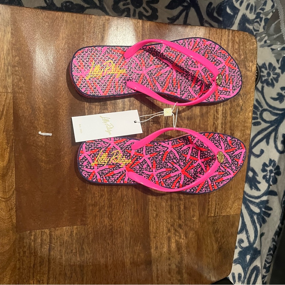 New Lilly Pulitzer Pool Flip Flop 9/10 pink blue passion fruit Pink sandals